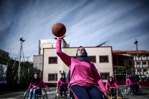 G­a­z­z­e­l­i­ ­b­a­s­k­e­t­ç­i­ ­k­a­d­ı­n­l­a­r­,­ ­­e­n­g­e­l­l­e­r­i­n­e­­ ­m­e­y­d­a­n­ ­o­k­u­y­o­r­ ­-­ ­S­o­n­ ­D­a­k­i­k­a­ ­H­a­b­e­r­l­e­r­